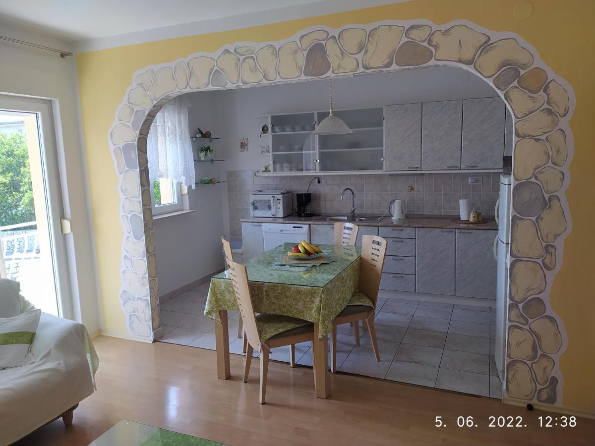 Apartment Sara Novi Vinodolski Eksteriør bilde