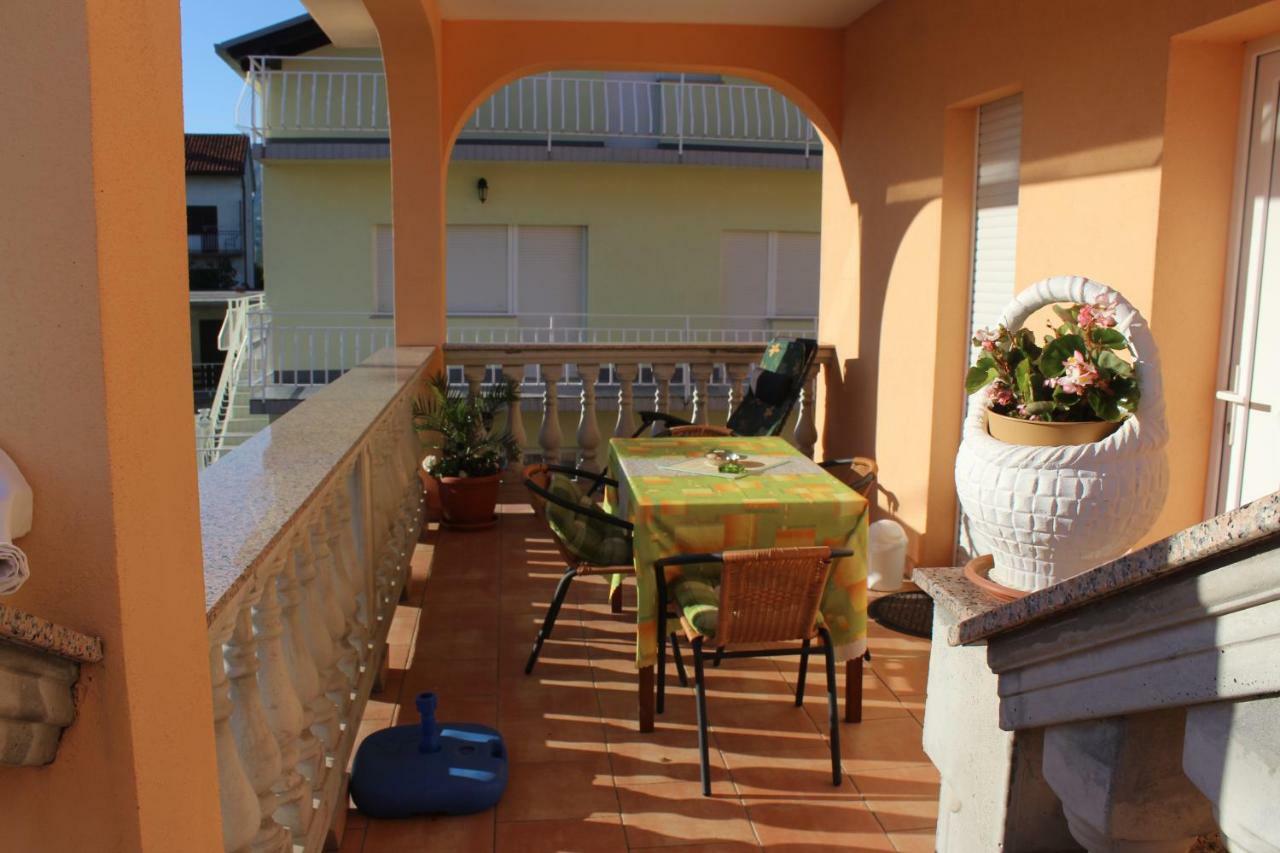 Apartment Sara Novi Vinodolski Eksteriør bilde